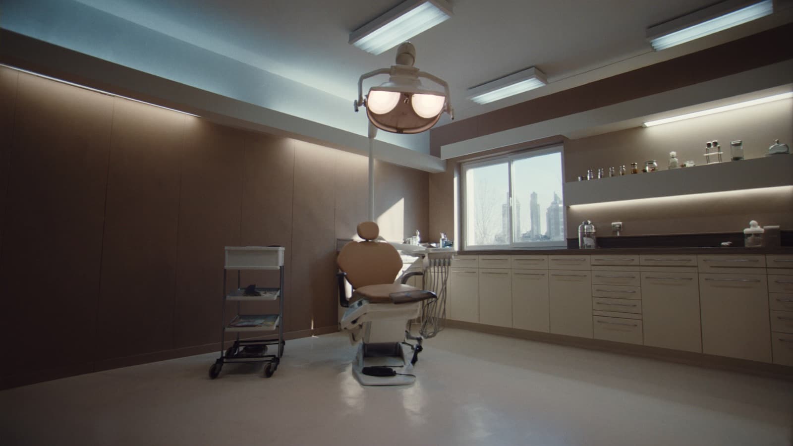 An empty dental operatory with nobody in it